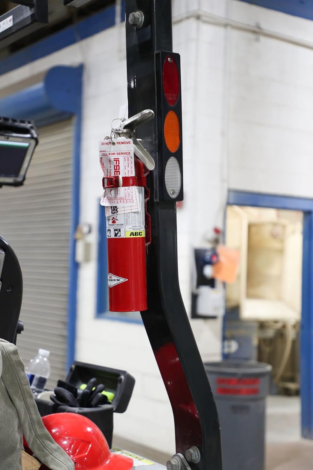 Amerex B417T ABC Dry Chemical Fire Extinguisher – 2.5 lb Rechargeable All-Purpose Extinguisher – Durable Aluminum Valve with Wall Bracket – Ideal for Home, Office, Auto & Garage Use