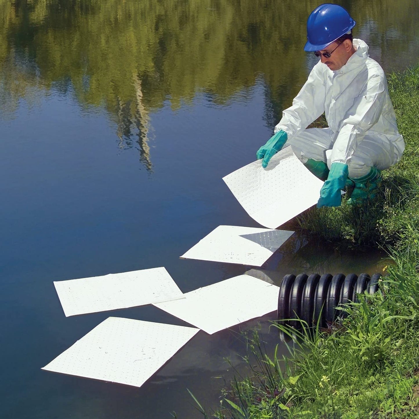 PIG Oil Absorbing Mat Pad in Dispenser Box Absorbs Oil and Fuel Repels Water 14-Ounce Absorbency 15" x 20" Box of 200 MAT485