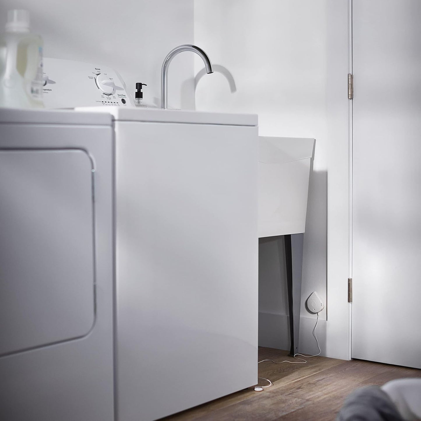 Moen 920-005 Flo Smart Water Leak Detector, White, 3-Pack with 3-Pack 6-Foot Leak Sensing Cable