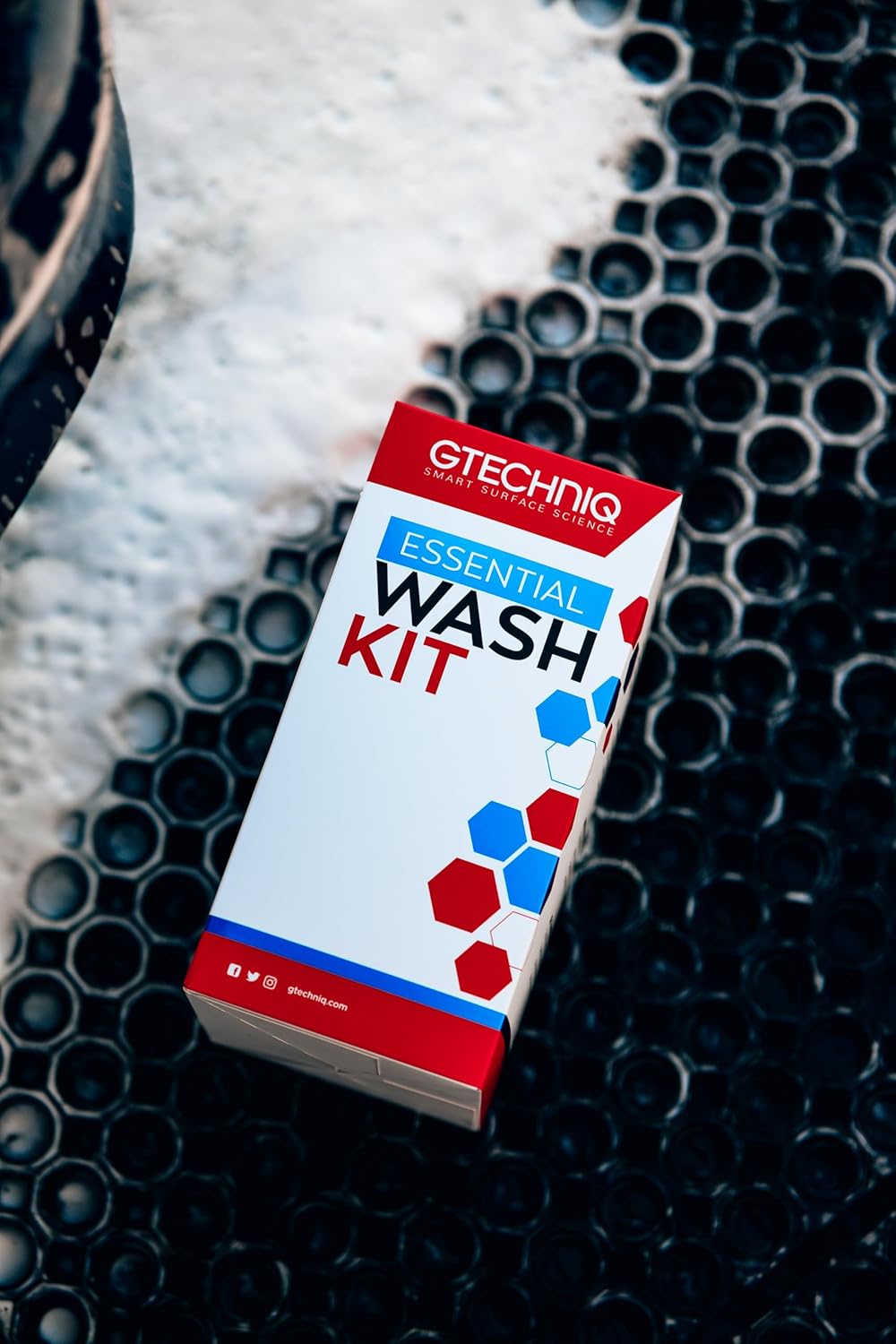 Gtechniq Essential Car Wash Kit, Car Cleaning Kit with Car Shampoo, Wheel Cleaner, Microfiber Car Wash Mitt and Microfiber Towel, Car Accessories for Highly Effective Cleaning