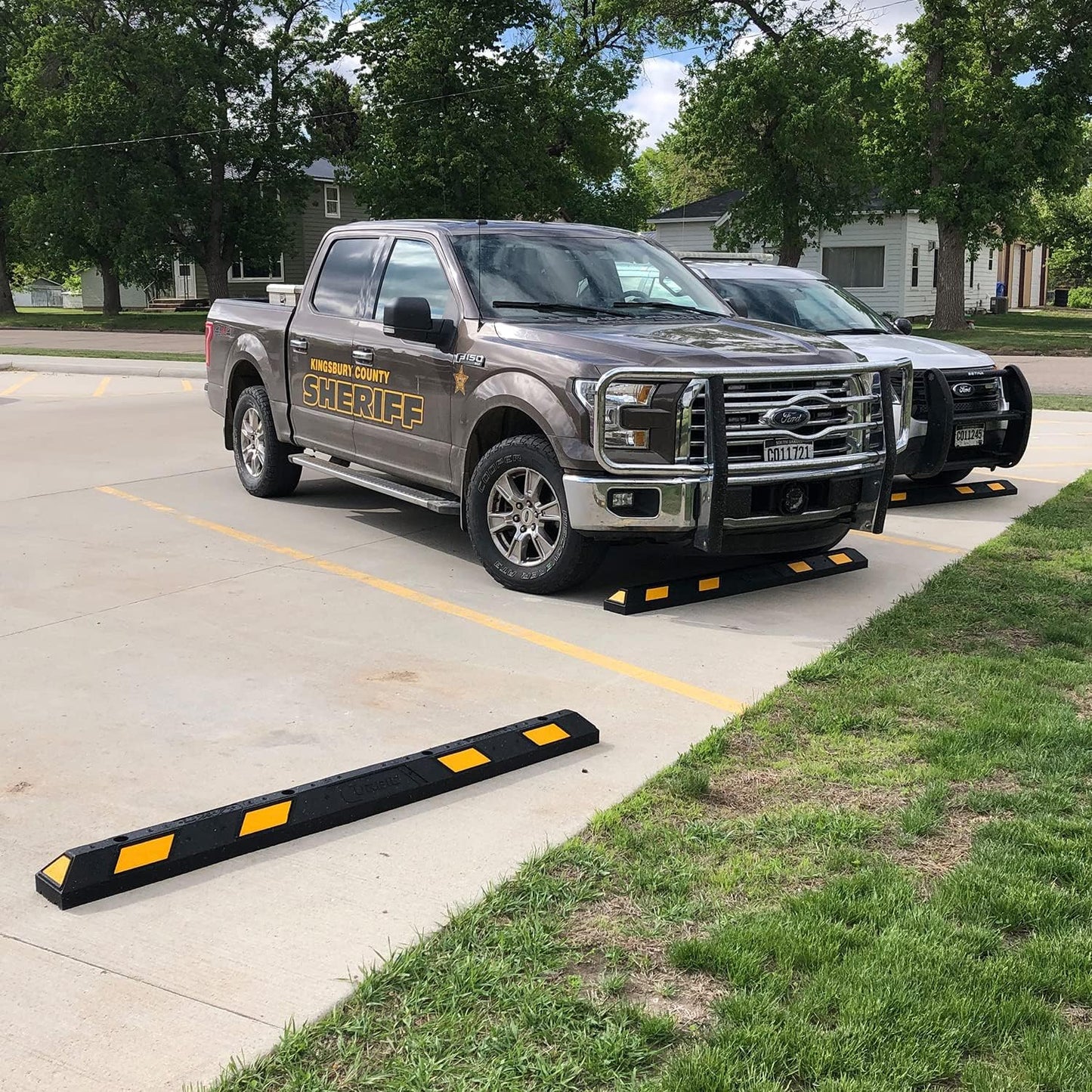 SmartSign Rubber Parking Curb - Heavy Duty Parking Stop with Yellow Reflective Stripe Chevrons, 72" Long (6ft), Wheel Stop for Parking Lot/Garage/Cars/Trucks, Pre-Drilled Holes, Pack of 1, USA-Made