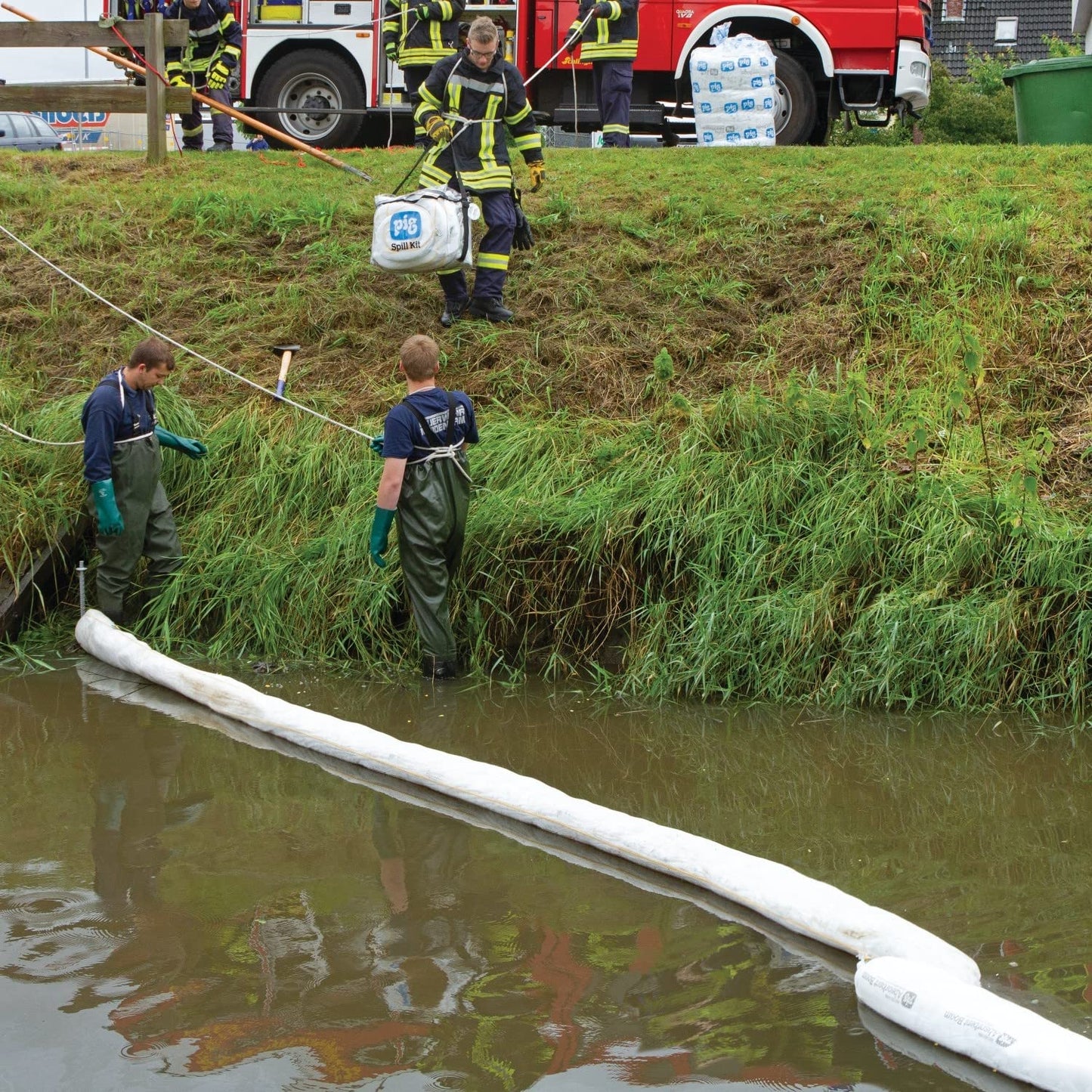 PIG Oil Boom - Oil-Only Absorbent Boom - 4 Pack - 3" x 20' Boom - Absorbs up to 4 gallons per Boom - BOM407